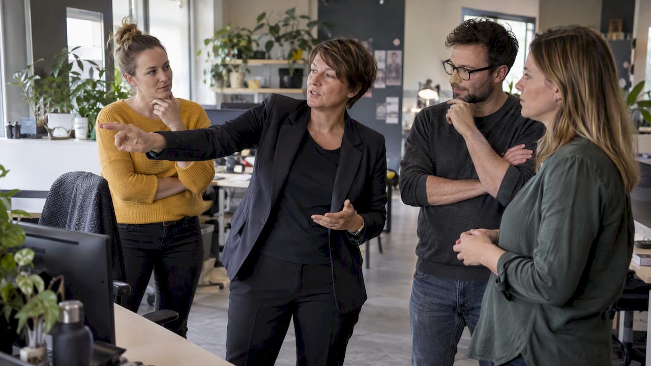 Team diskutiert psychische Belastungen am Arbeitsplatz